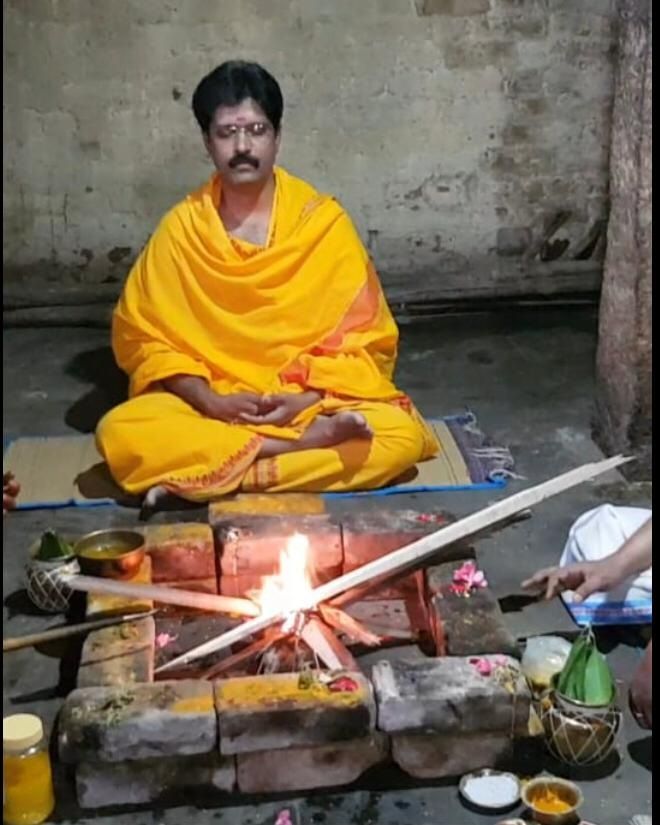 Guruji performing a homam